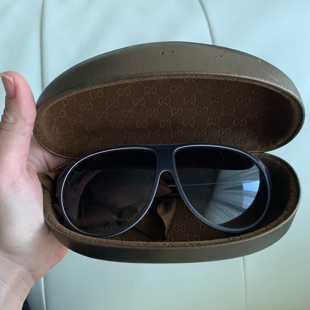 Authentic Gucci sunglasses & Gucci case